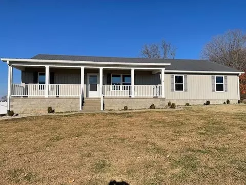 878 Lucas Rd, Glasgow, KY 42141