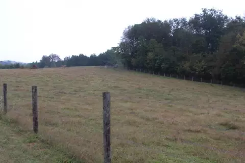 675 Dishman Cemetery Rd, Canmer, KY 42722