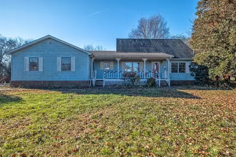 634 Green Valley Dr, Russellville, KY 42276