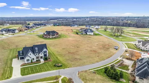 1320 Overlook Ln, Bowling Green, KY 42103