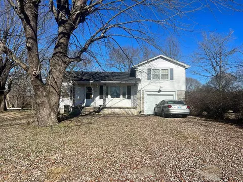 574 Franklin Rd, Scottsville, KY 42164