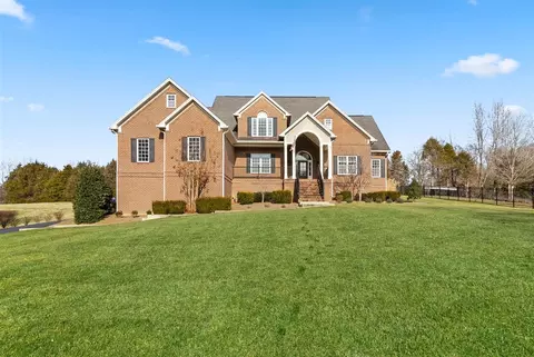 731 Laurelwood Cir, Bowling Green, KY 42103