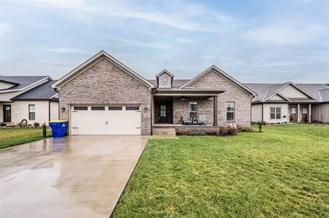 3289 Shady Oak Ct, Bowling Green, KY 42101