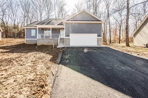 65 Vance Dr, Scottsville, KY 42164