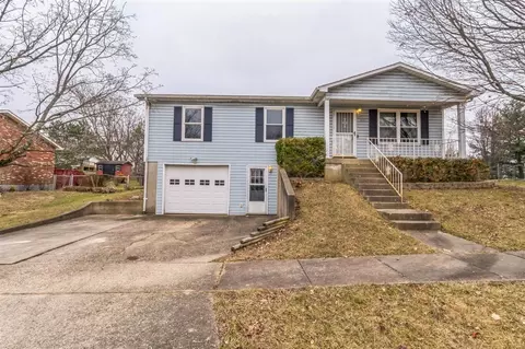 632 Independence Dr, Radcliff, KY 40160