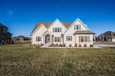 602 Diamond Peak Dr, Bowling Green, KY 42104