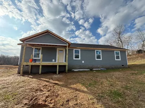 1686 Pondsville Rd, Smiths Grove, KY 42171