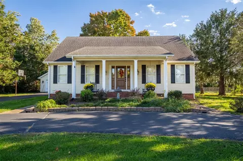 660 Green Valley Dr, Russellville, KY 42276