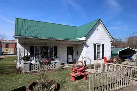 206 Guthrie St, Horse Cave, KY 42749