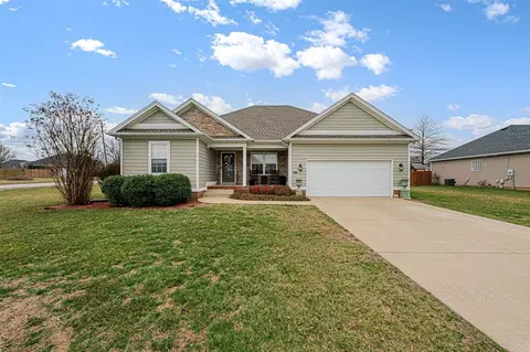 900 Aristides Dr, Bowling Green, KY 42104