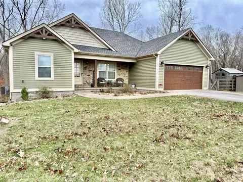 95 Ayers Ln, Scottsville, KY 42164