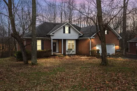 90 Applegate Ct, Scottsville, KY 42164