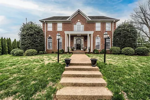 712 Laurelwood Cir, Bowling Green, KY 42103