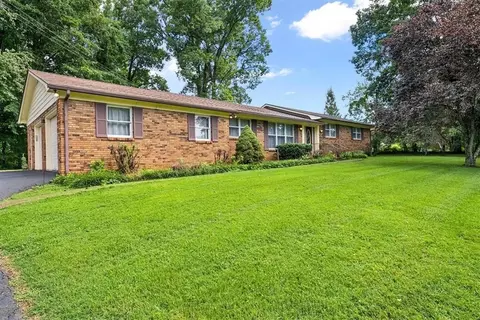 243 Kerry Dr, Scottsville, KY 42164