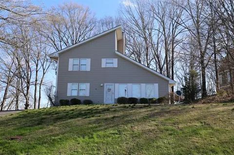 555 Lakeview Dr, Scottsville, KY 42164