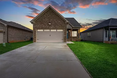 1202 County House Ln, Bowling Green, KY 42101