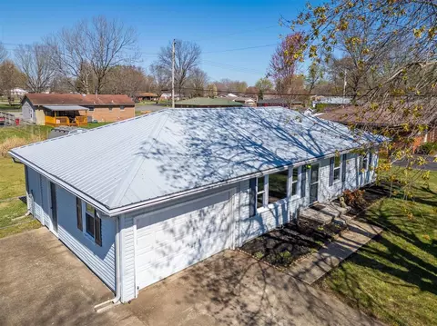 327 Roney Dr, Hopkinsville, KY 42240
