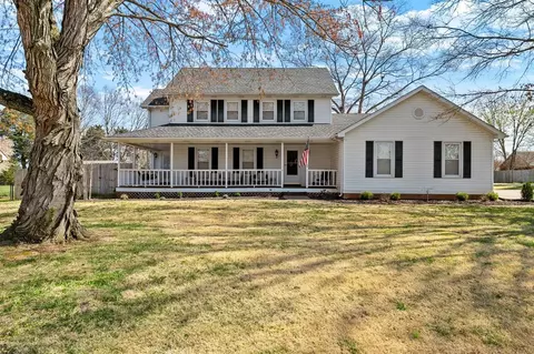 820 Wrenwood Dr, Bowling Green, KY 42103
