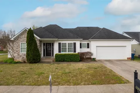 2737 Pointe Ct, Bowling Green, KY 42104