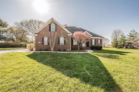 3628 Summer Breeze Ct, Bowling Green, KY 42104