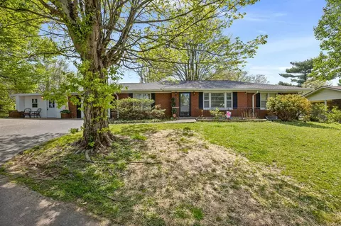 208 Doran Dr, Cave City, KY 42127