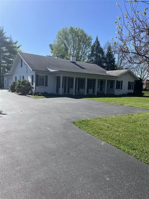 1112 S Park Dr, Bowling Green, KY 42103