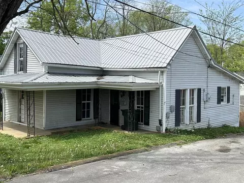 207 N Third St, Scottsville, KY 42164
