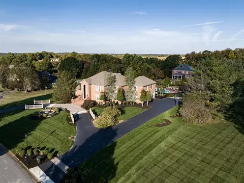 1320 Rivergreen Ln, Bowling Green, KY 42103