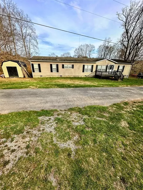 372 S Parkside Dr, Scottsville, KY 42164