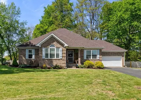 521 Lamplighter Ct, Bowling Green, KY 42104