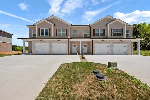 545 Yulan Cir, Bowling Green, KY 42104