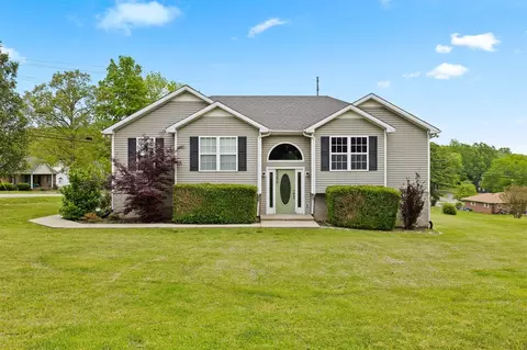 5240 Ridgeview Dr, Bowling Green, KY 42101