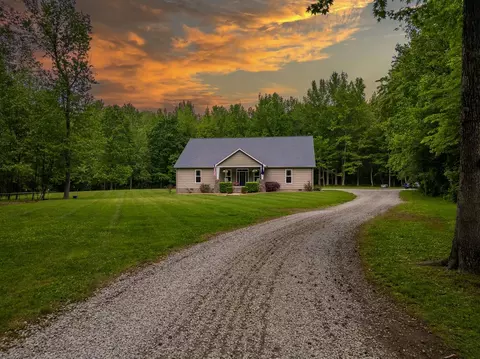 1315 Cleaton Rd, Central City, KY 42330