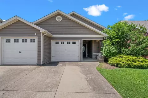 319 Walnut Creek Dr, Bowling Green, KY 42101