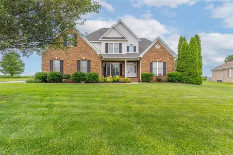 610 Summerlin Dr, Bowling Green, KY 42104