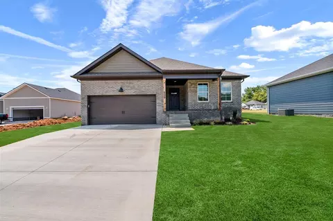 609 Pleasant Meadow Ln, Bowling Green, KY 42101
