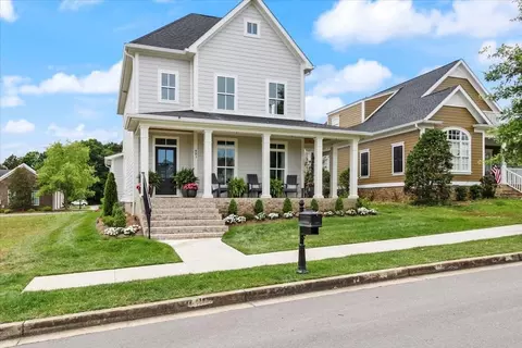 881 Commons Ln, Bowling Green, KY 42104