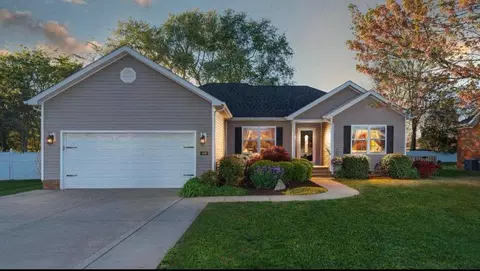 3320 Fair Oaks Cir, Bowling Green, KY 42104