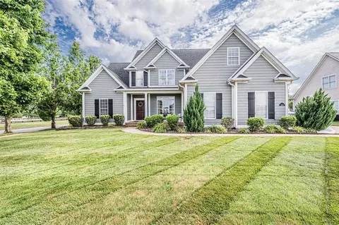 1985 Silver Charm Cir, Bowling Green, KY 42104