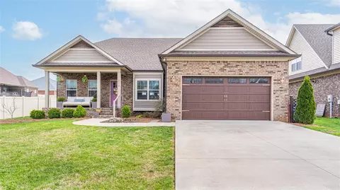 210 Charlotte Dr, Bowling Green, KY 42104