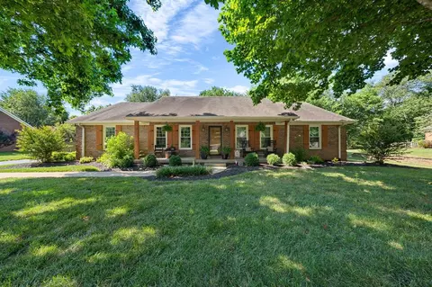 35 Clayridge Ct, Bowling Green, KY 42103