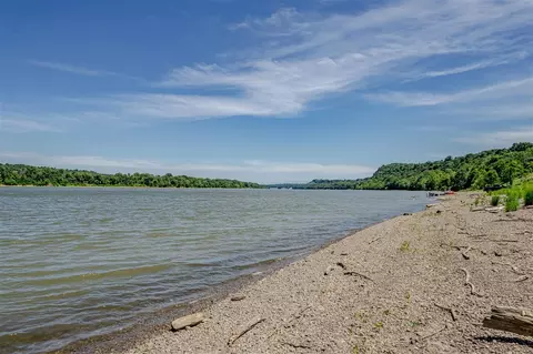 414 Russell Landing Rd, Brandenburg, KY 40108