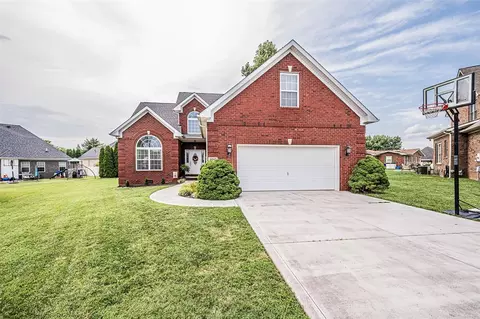 2013 Grider Oaks Ct, Bowling Green, KY 42104