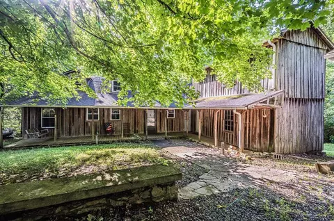 426 Largemouth Dr, Scottsville, KY 42164