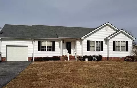 610 Green Valley Dr, Russellville, KY 42276