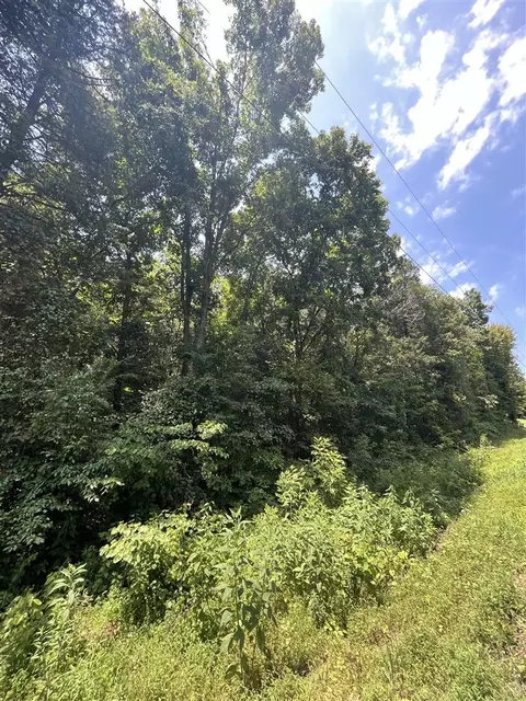 1715 American Rock Rd, Brownsville, KY 42210