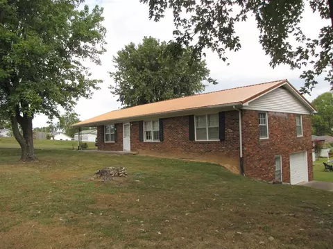 201 Mellwood Dr, Greenville, KY 42345