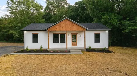 2795 Franklin Rd, Scottsville, KY 42164