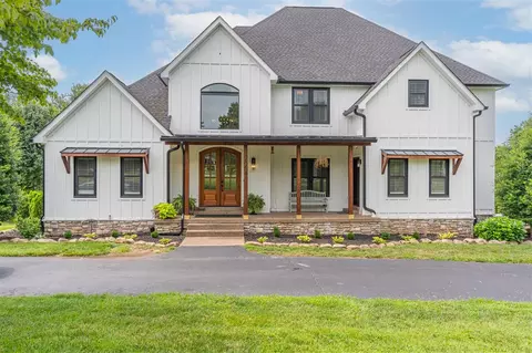 222 Saxon Ln, Bowling Green, KY 42103