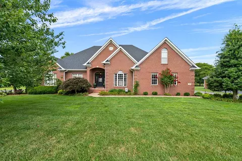 808 Hunters Pointe Ln, Bowling Green, KY 42104